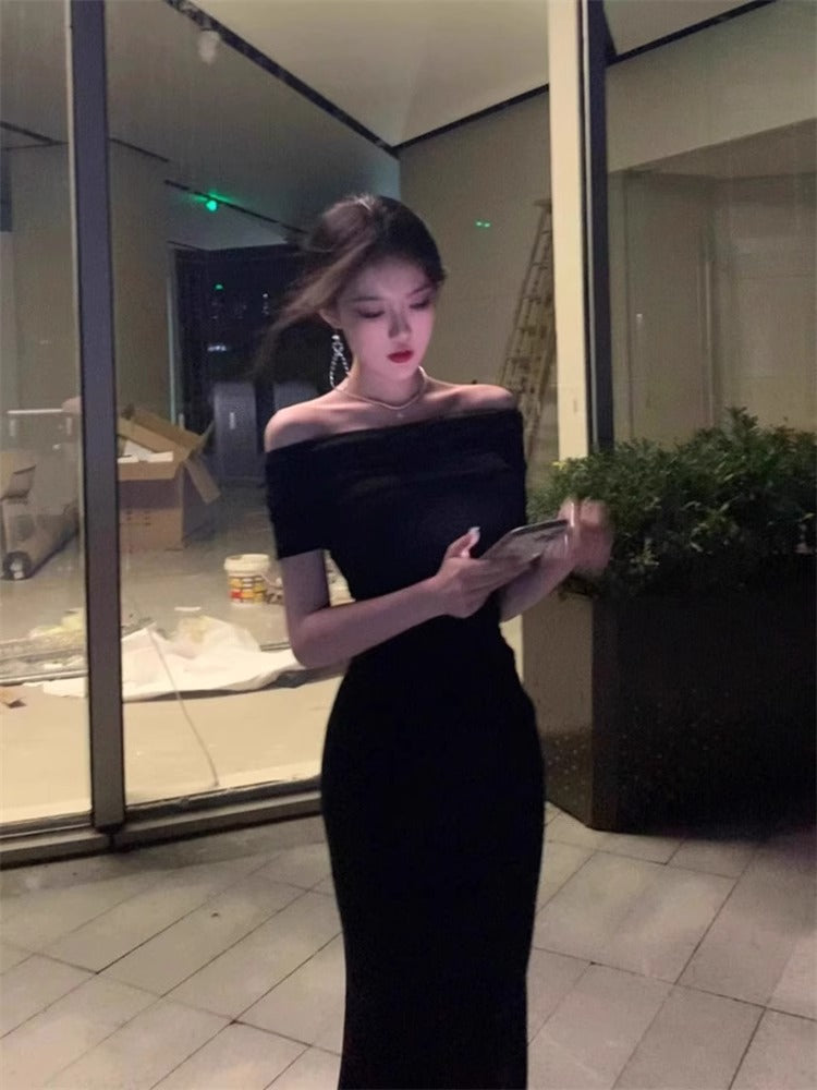 Black One-Line Collar Dress